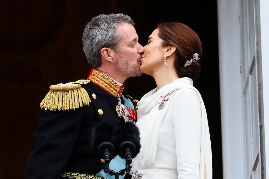 Queen Mary and King Frederik kiss