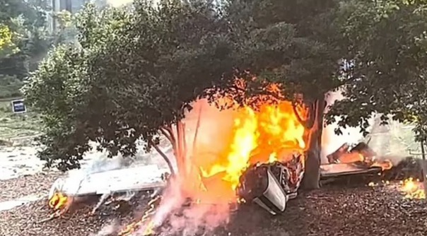 The aircraft crashed close to houses