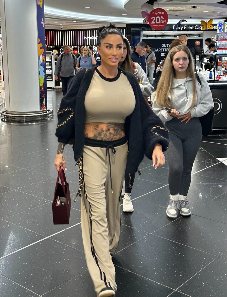 Katie Price enjoyed some retail therapy in Belfast airport