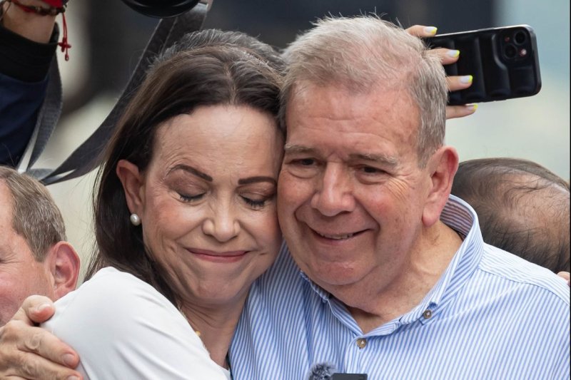 Maria Corina Machado hugs her husband Venezuelan presidential candidate Edmundo Gonzalez Urrutia at a rally in Caracas, Venezuela, on July 30. They fled in Barcelona, Spain, in seeking asylum. Photo by Ronald R. Pena/EPA-EFE