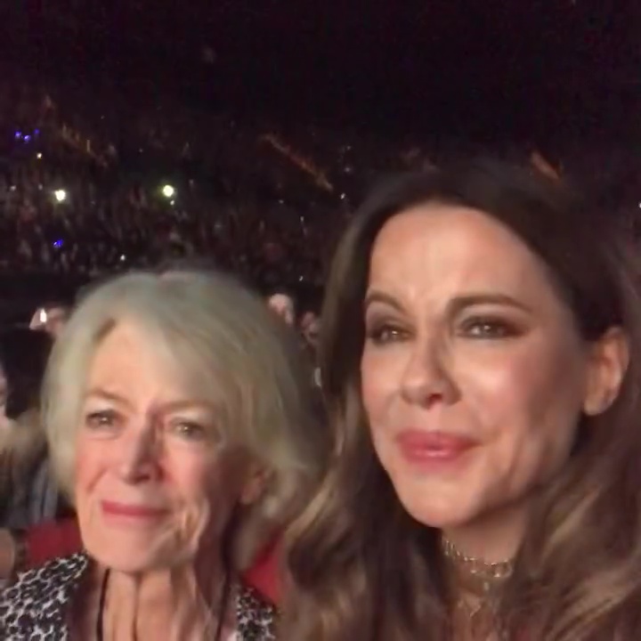 Kate Beckinsale and her mother at a concert.