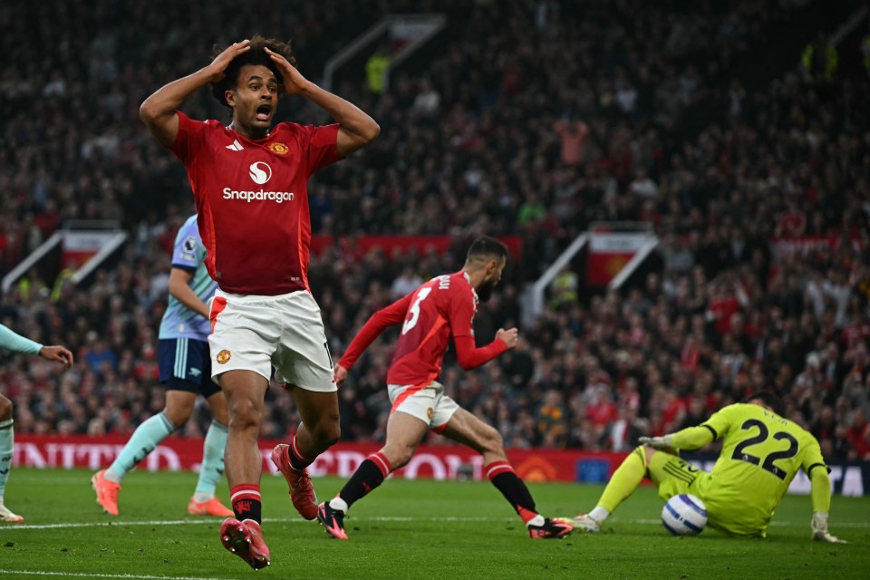 Manchester United's Joshua Zirkzee reacts to a missed goal.