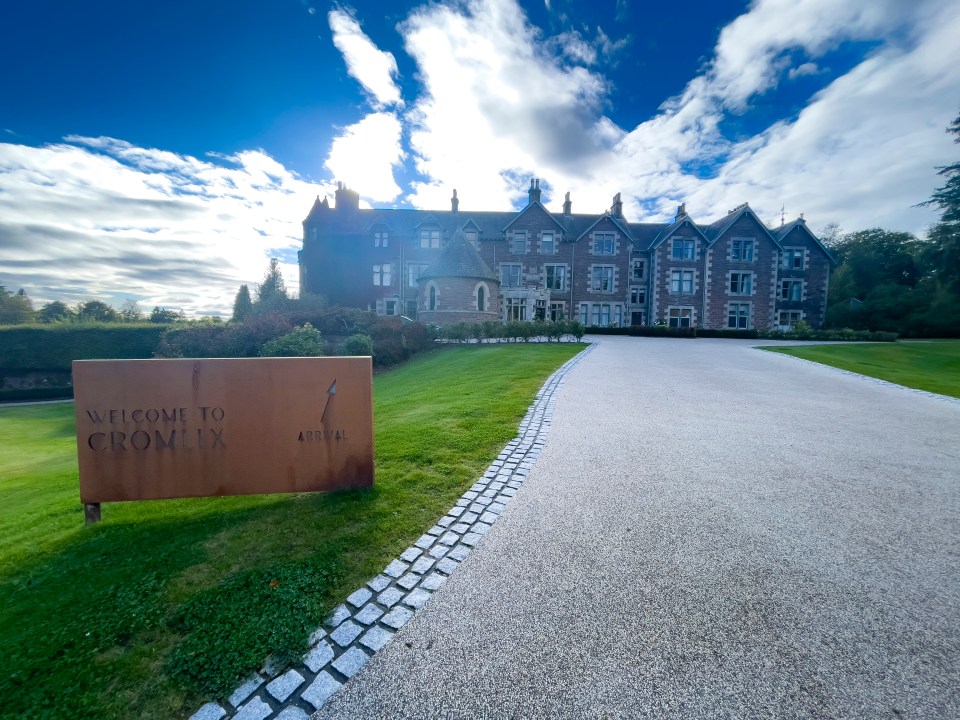 Cromlix Hotel arrival sign and building.