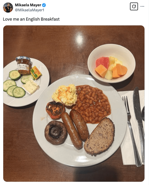 Photo of an English breakfast.