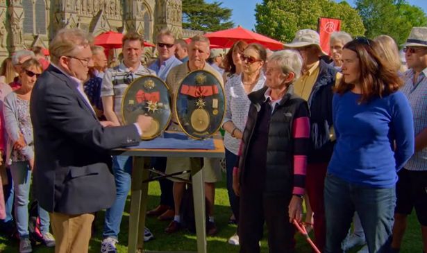Antiques Roadshow expert Mark Smith was far from happy at the "horrible, manky" condition of his guests' war medals.