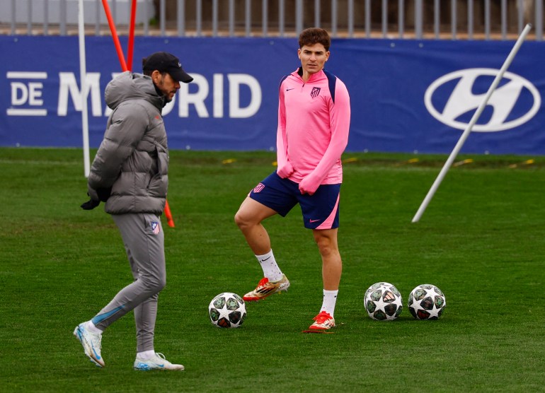 Soccer Football - Champions League - Atletico Madrid Training - Atletico de Madrid Training Complex, Majadahonda, Spain - March 3, 2025 Atletico Madrid's Julian Alvarez and coach Diego Simeone during training REUTERS/Susana Vera