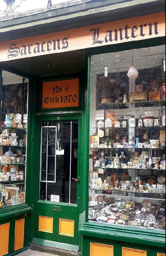 Closed antique shop, Saracens Lantern, established 1970.