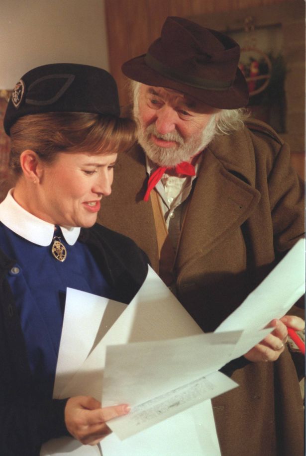 Greengrass (BILL MAYNARD) January 2000 asks for Maggie's (KAZIA PELKA) help with his 'Saying of the Week' column for the local paper.
The copyright of this material is owned by YTV.  The material may be used for publicity purposes only in connection with the broadcasting of the programme on ITV.
PRESS CONTACT:  KAREN JENSEN-JONES 0113 222 7119
PHOTOGRAPHER:  BRIAN JEEVES
The copyright of this material is owned by YTV.  The material may be used for publicity purposes only in connection with the broadcasting of the programme on ITV.
PRESS CONTACT:  KAREN JENSEN-JONES 0113 222 7119