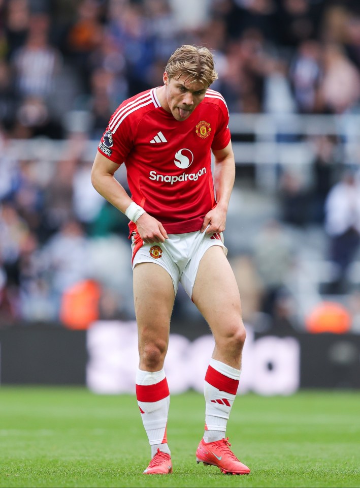 Rasmus Hojlund of Manchester United looking dejected on the field.