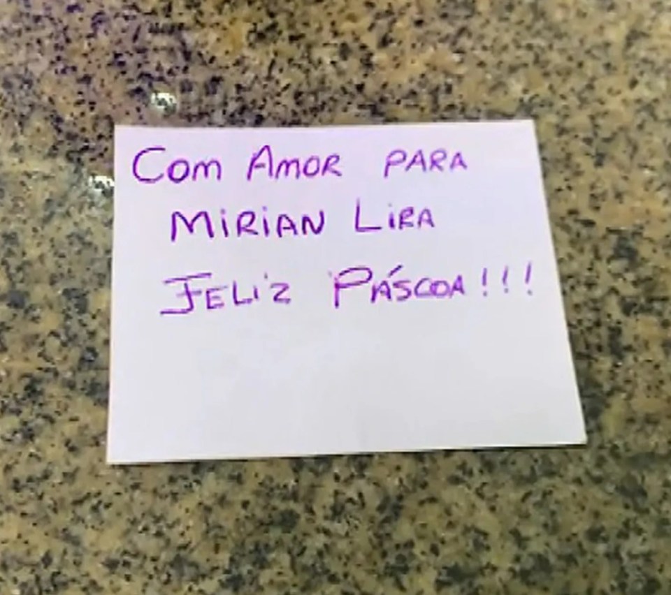 Note reading "Com Amor para Mirian Lira Feliz Pascoa!!!"