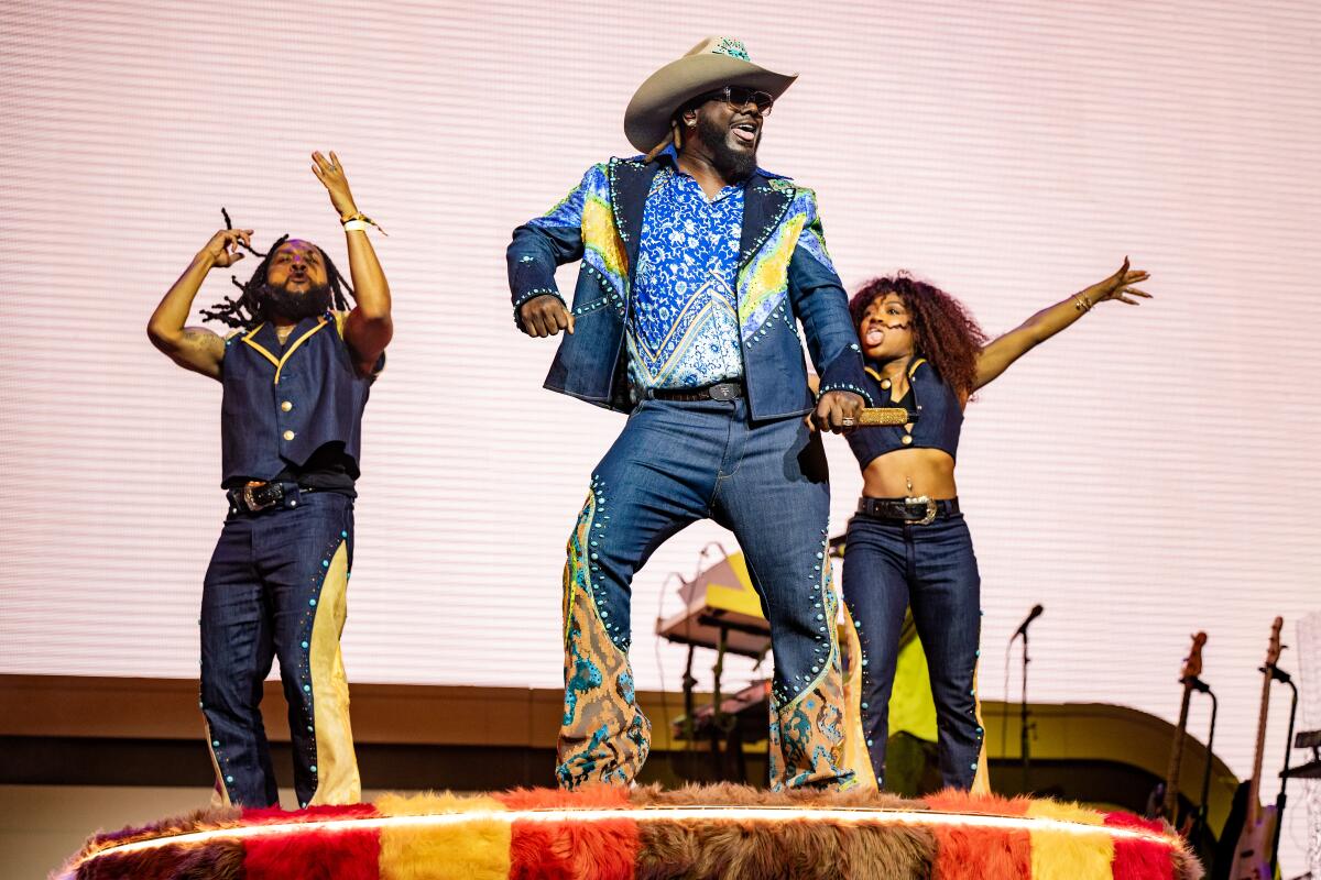 T-Pain performs in a cowboy hat at Stagecoach on Friday.