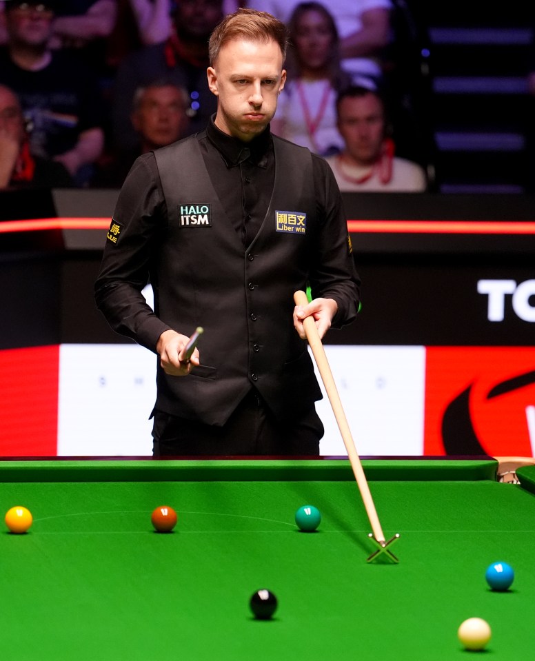 Judd Trump at a snooker match.