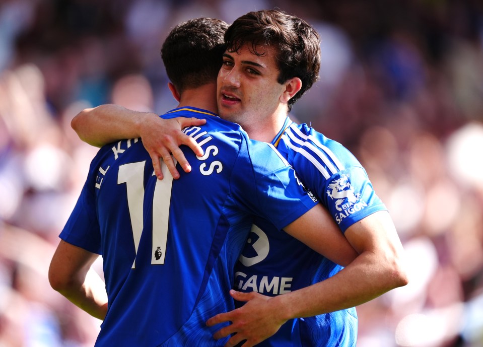 Nottingham Forest players celebrating a goal.