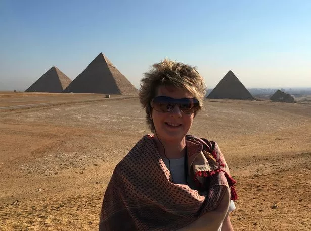 Helen in front of the Pyamids 
