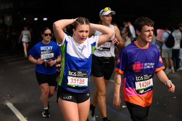 Image of London marathon runners at night