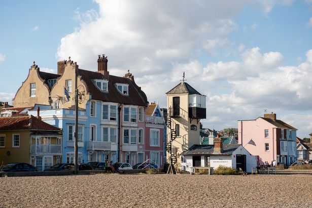 Image of pastel-coloured houses on Aldeburgh beach