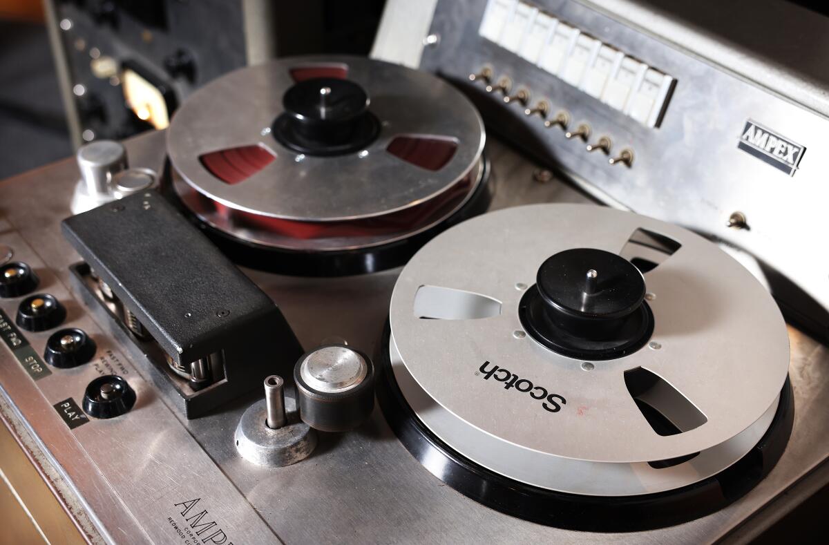 Reel to reel tape machine
