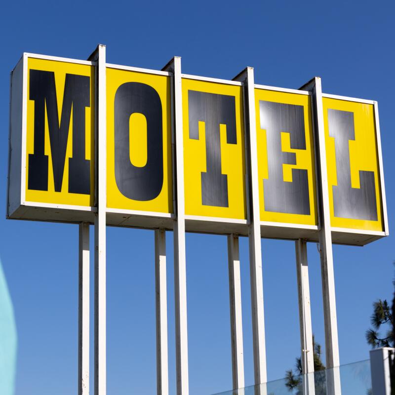 The Skyview Motel sign.