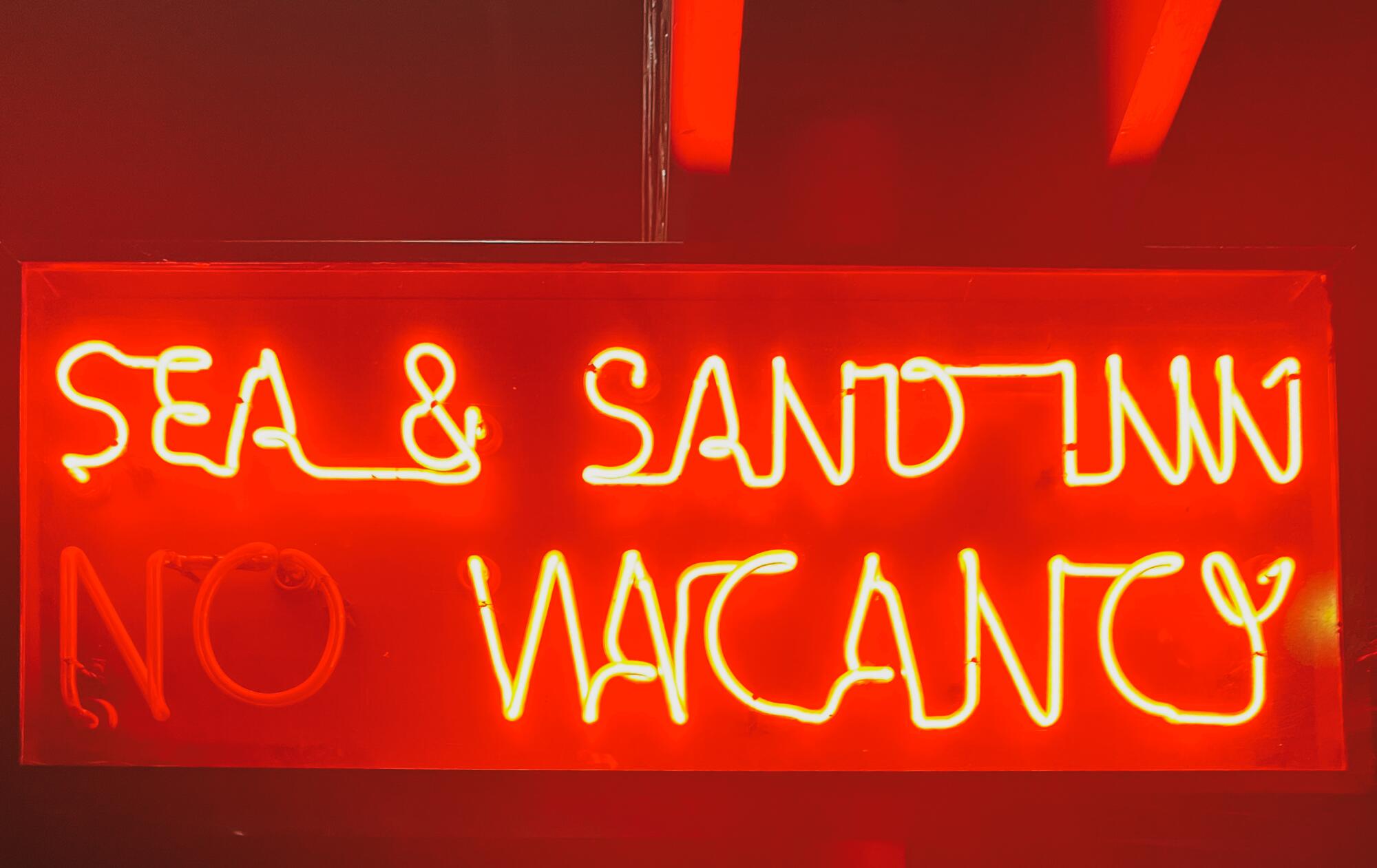 The Sea & Sand Inn's no vacancy/vacancy sign in Santa Cruz.