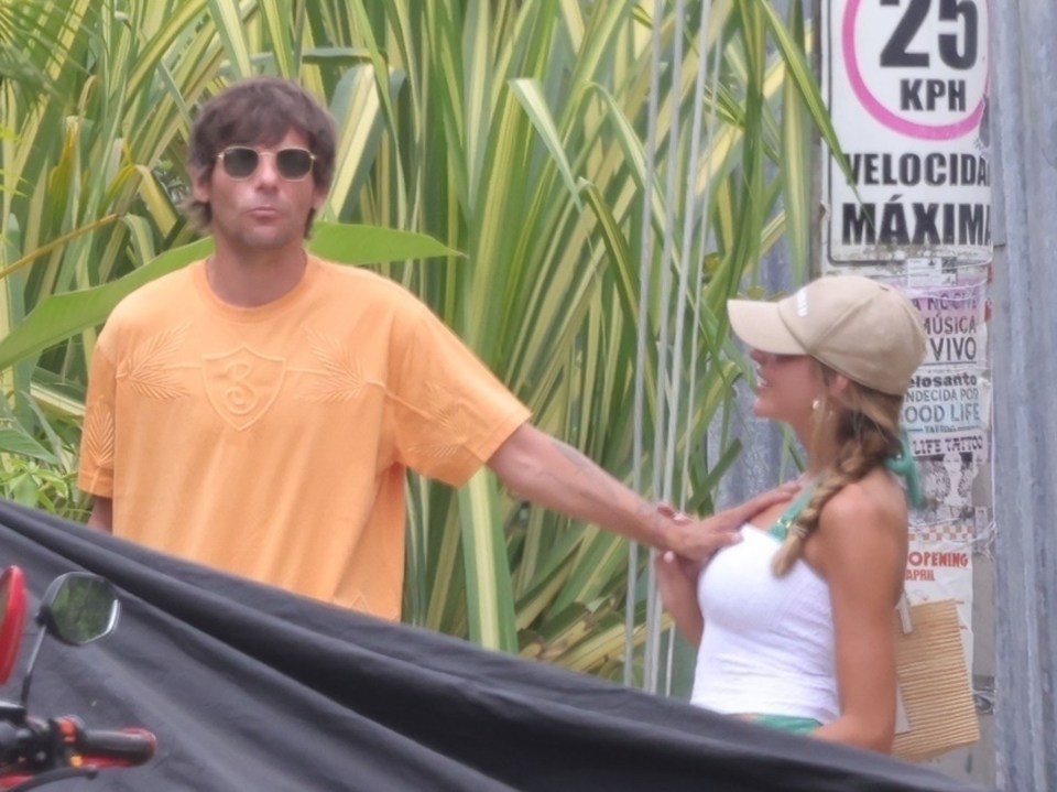 Louis Tomlinson and Zara McDermott in Costa Rica.