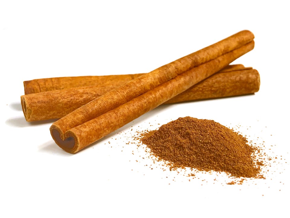 Cinnamon sticks and ground cinnamon.