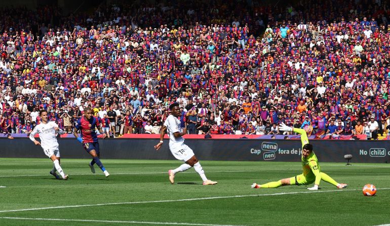 Soccer Football - LaLiga - FC Barcelona v Real Madrid - Estadi Olimpic Lluis Companys, Barcelona, Spain - May 11, 2025 FC Barcelona's Raphinha scores their third goal REUTERS/Albert Gea