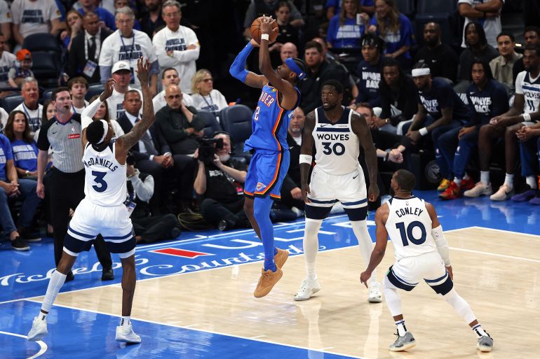 Shai Gilgeous-Alexander in action.