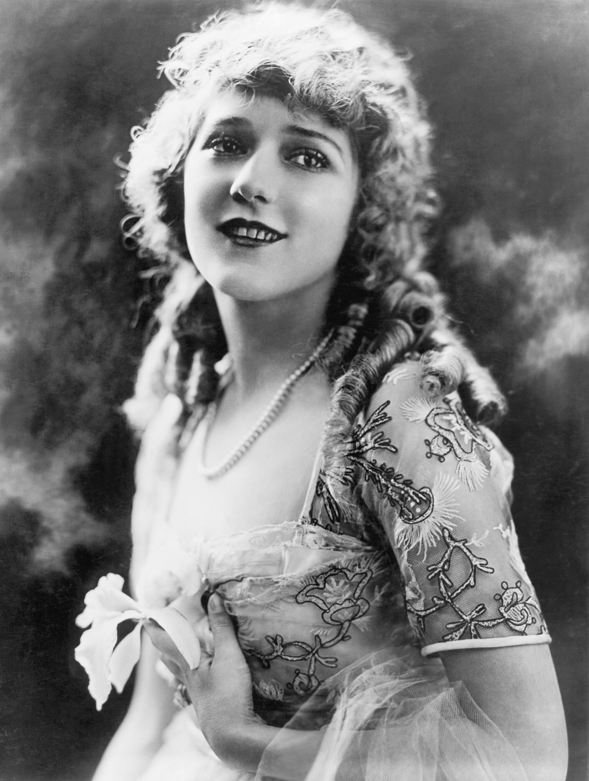 Mary Pickford in lace gown, ca. 1930