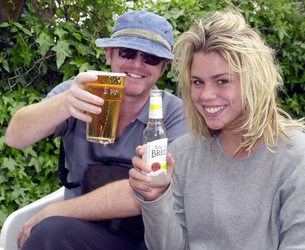 CHRIS EVANS AND BILLIE PIPER ENJOY A CELEBRATION DRINK IN LONDON ON THEIR RETURN FROM THEIR WEDDING IN LAS VEGAS - 10 MAY 2001
 VARIOUS STARS, BRITAIN - 2001