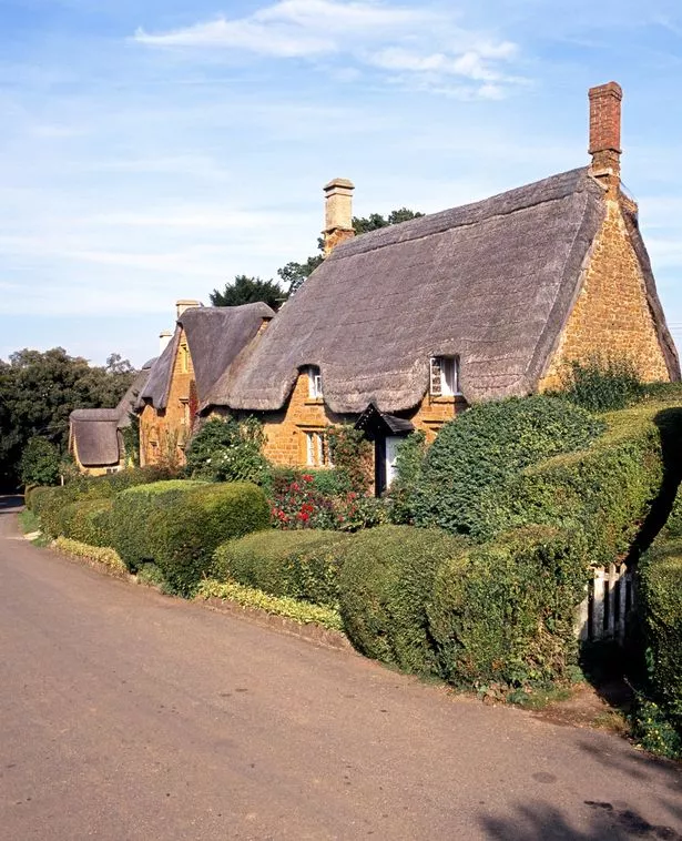 Image of thatched roof cottage in Great Tew