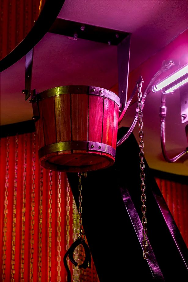 Secret
Suite Secret is a place full of eroticism that offers deep sensory and emotional stimulation. The room tells hidden desires and allows you to live your intimacy in a free and overwhelming way.

https://www.motelmoom.com/suite/secret/