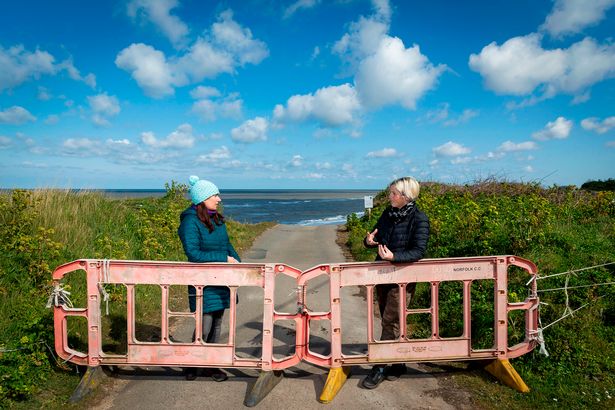 Vanishing Britain - Nada Farhoud visits the village of Happisburgh in Norfolk which is being seriously affected by coastal erosion.  Resident Nicola Bayliss who's house on Beach Road will be lost to the sea.