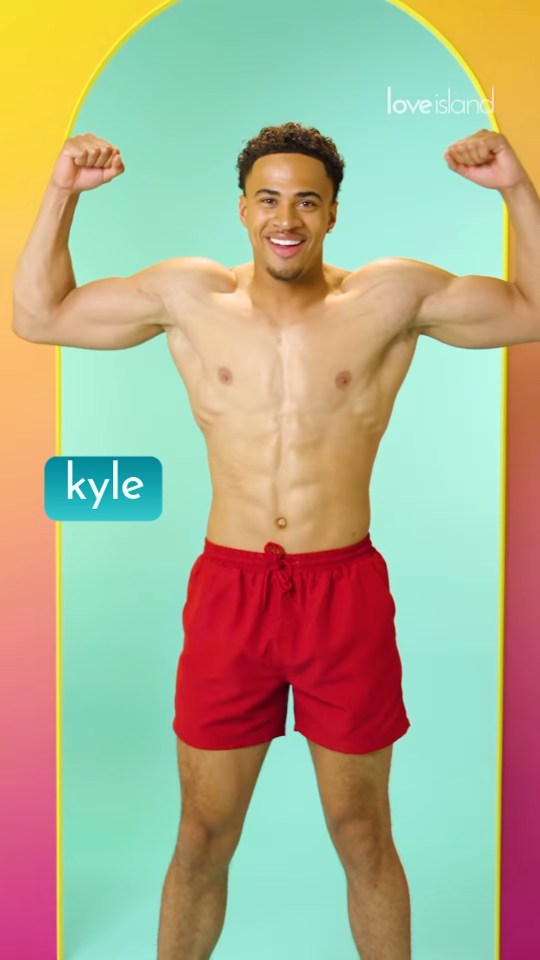 Kyle from Love Island flexing.