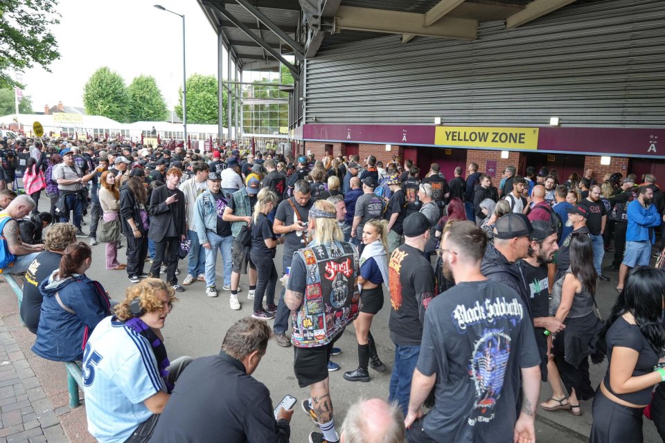 Alamy Live News. 3BP0W0N Villa Park, Aston, Birmingham July 5th 2025. Black Sabbath fans arrive at Villa park as they wait in long queues to access the Aston Villa football ground. - Metal Mania has taken over the grounds around Aston Villa Football Club as Black Sabbath are set to perform their final ever performance at the Midlands football stadium today, July 5 2025. Thousands from all over the world have travelled to Birmingham to see the Heavy Metal band at Villa Park. Lodge Road, close to the stadium is also where lead singer, Ozzy Osbourne grew up. Credit: British News and Media/Alamy Live News This is an Alamy Live News image and may not be part of your current Alamy deal . If you are unsure, please contact our sales team to check.