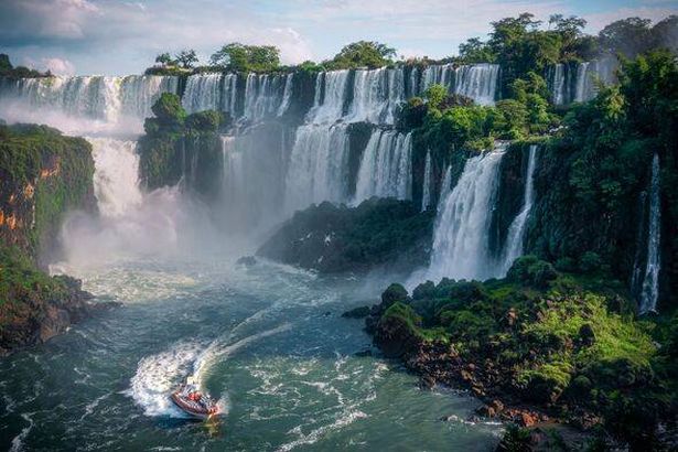 Iguazu Falls, Iguazu National Park, Brazil-Argentina-Paraguay border.