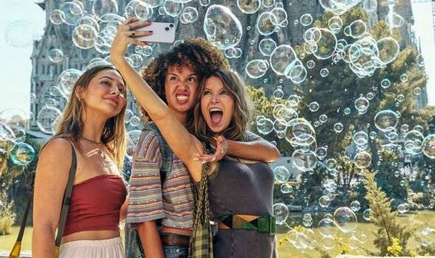 Madelyn Cline, Sofia Wylie and Madison Thompson