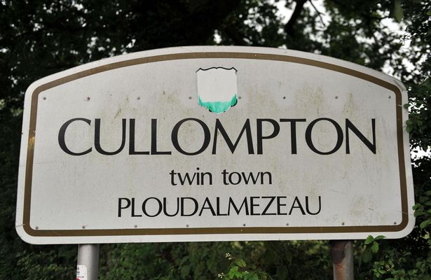 Photo of the sign for the town of Cullompton