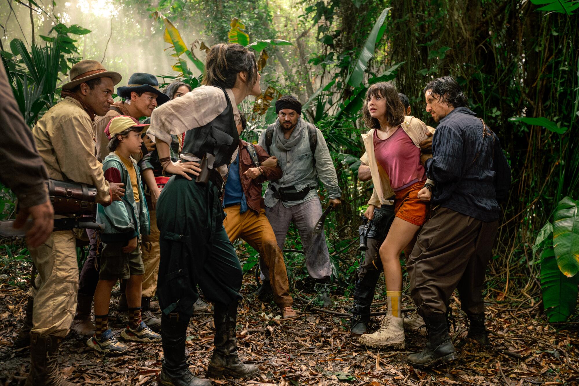 CAMILA (Daniella Pineda), DORA (Samantha Lorraine), BEETLE (Christian Gnecco) 