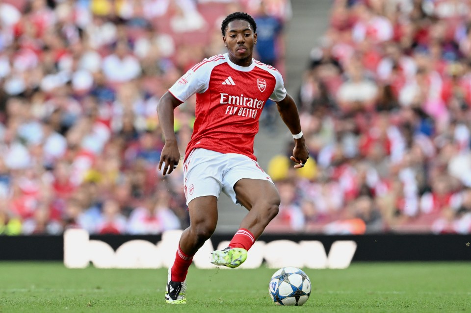 Myles Lewis-Skelly of Arsenal controlling the ball during a soccer match.