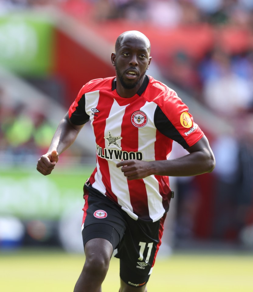 Yoane Wissa of Brentford FC running on the pitch.