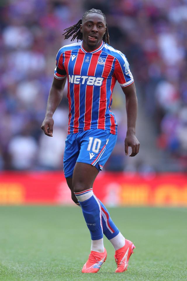 Eberechi Eze of Crystal Palace playing soccer.