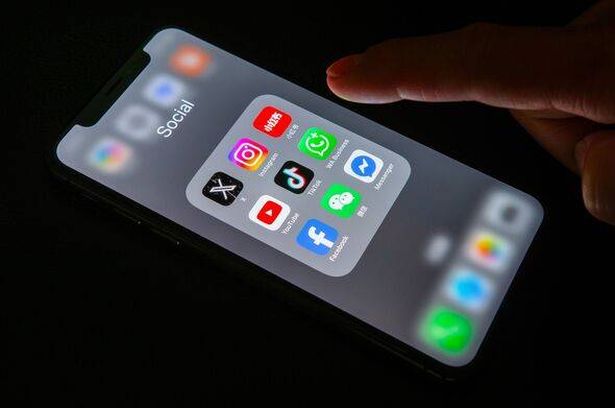 Accessing diverse global social apps on mobile devices