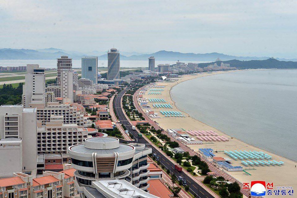Aerial view of Wonsan beach and cityscape.