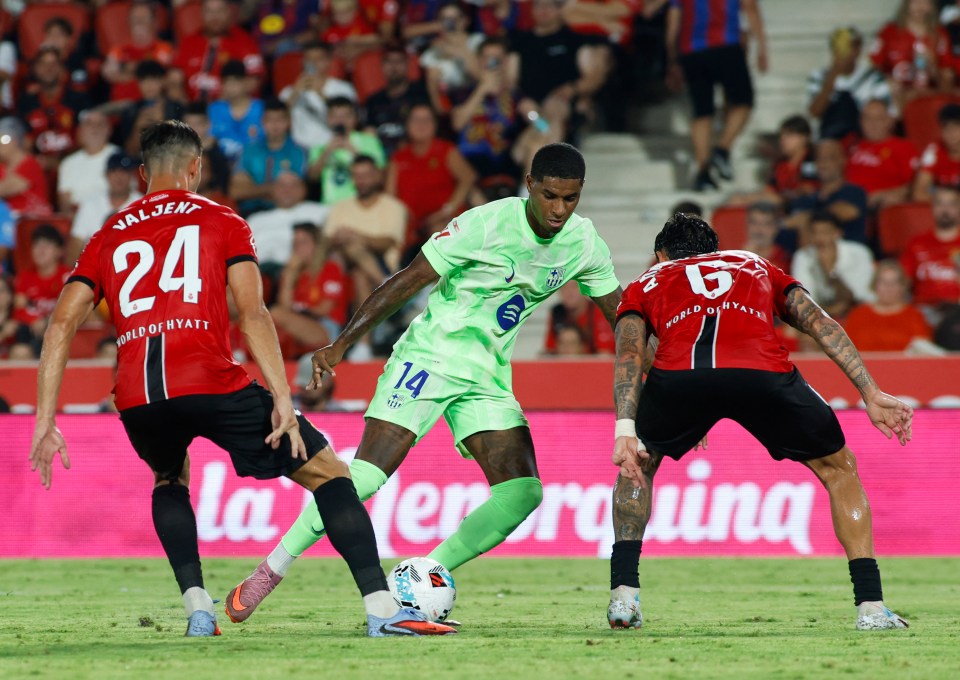 Marcus Rashford of Barcelona vies for the ball during a soccer match.