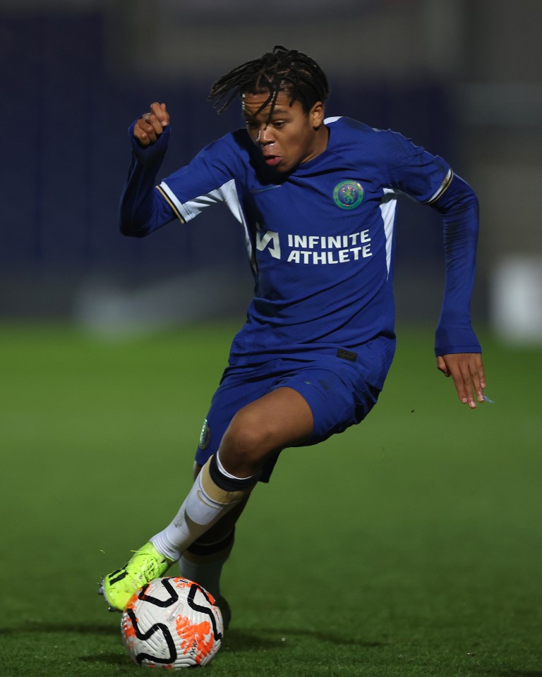 Rio Ngumoha of Chelsea U21 playing soccer.