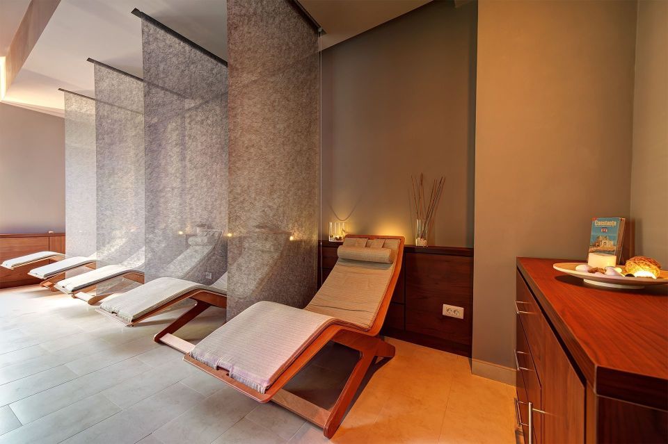 Relaxation area with lounge chairs and room dividers.