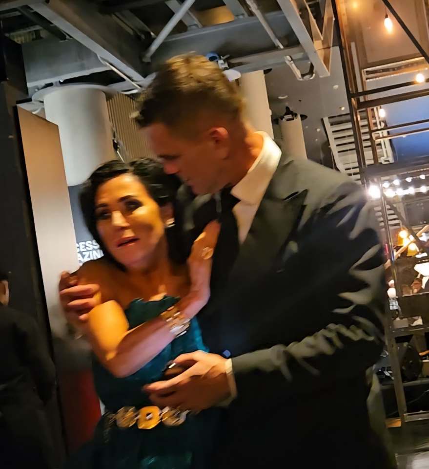 Jessie Wallace crying, comforted by Scott Maslen at the National Television Awards.