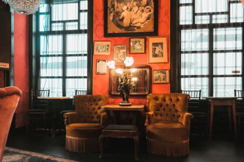Two velvet armchairs in a richly decorated bar.