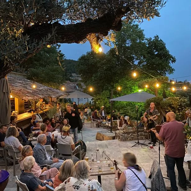 People at the Lou Calen