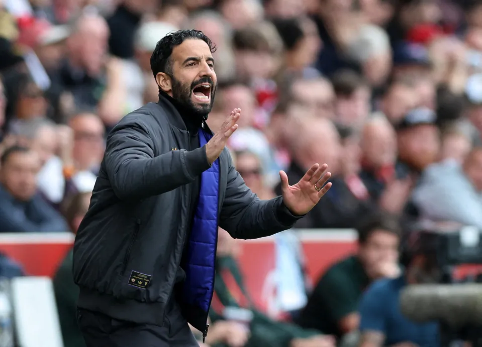 Manchester United manager Ruben Amorim reacting.